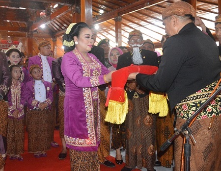 KIRAB BOYONG GROBOG DALAM RANGKA HARI JADI KE 294